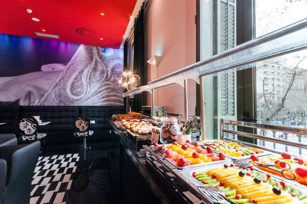 Hotel Bcn Design برشلونة المظهر الخارجي الصورة Buffet at the restaurant